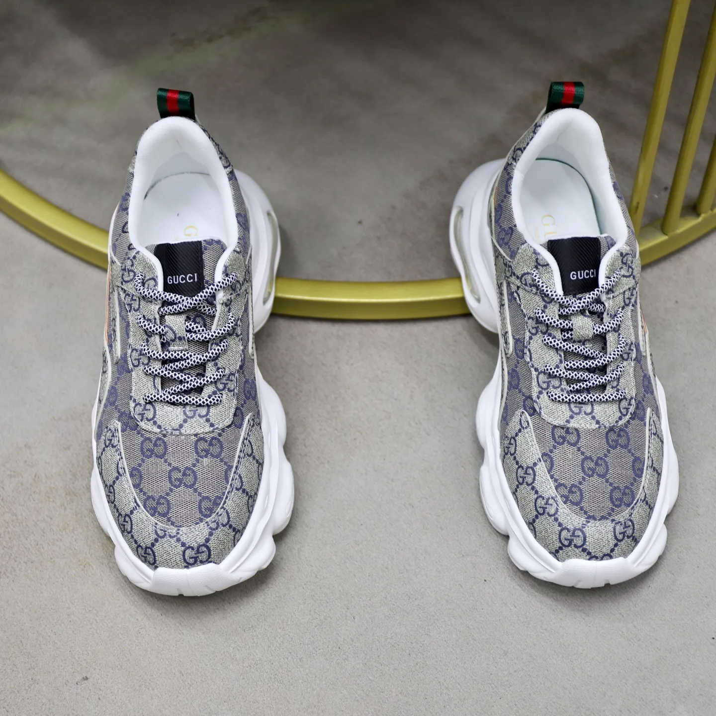 Ex-factory price: 462💰🙅‍♂️🙅‍♂️🙅‍♂️ Brand: Gucci GUCCi Standard code: 38-44 (45 customized) Grade: Same as the official website Material: Original cowhide material spliced with brand cloth Comfortable and breathable lining Lightweight and wear-resistant sports outsole Style category: Men's fashion casual shoes Running sports shoes Distinguished luxury brand elements Top luxury color: actual picture color